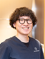 歯科医師:長谷川